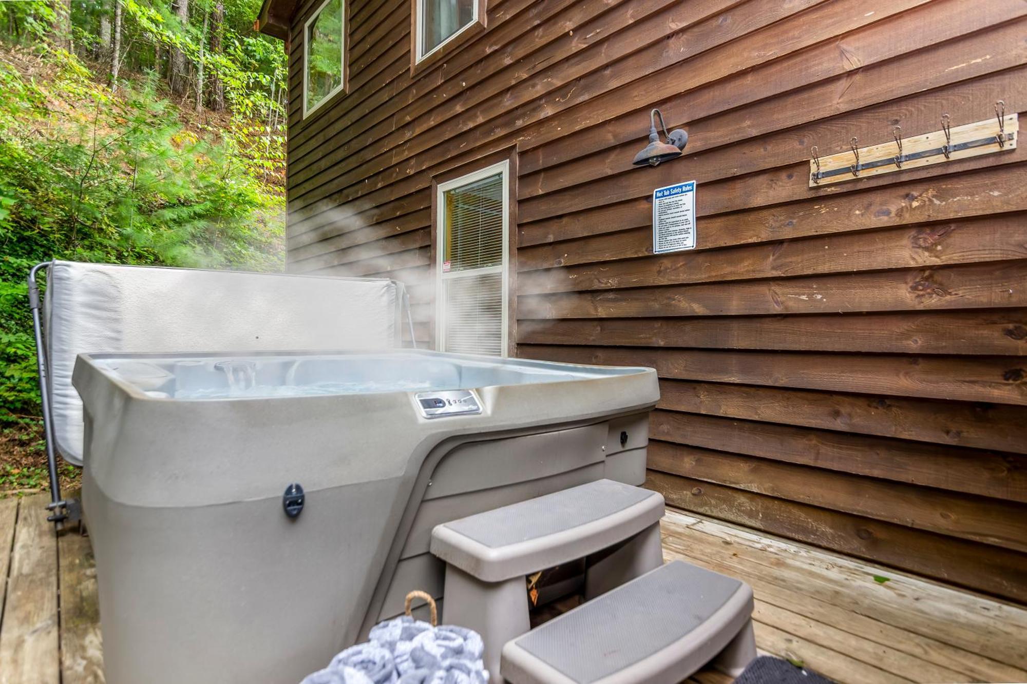 Amazing Creek View Cabin W/ Hot Tub, Firepit & Pool Table Ellijay Esterno foto