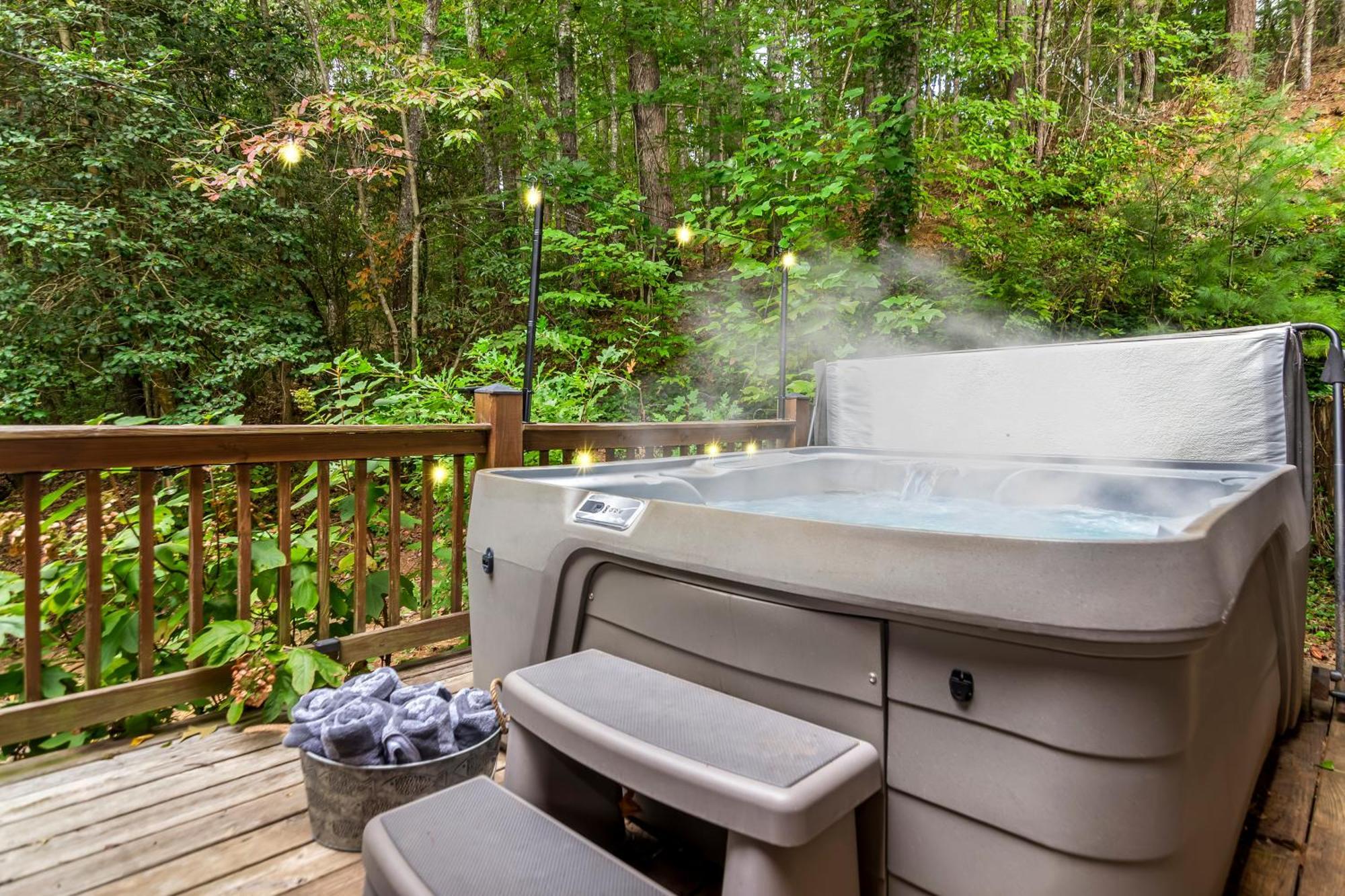Amazing Creek View Cabin W/ Hot Tub, Firepit & Pool Table Ellijay Esterno foto